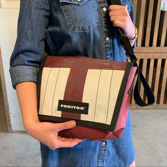 FREITAG Lassie Messenger Bag Unisex Red & White OOAK - Picture 3 of 16